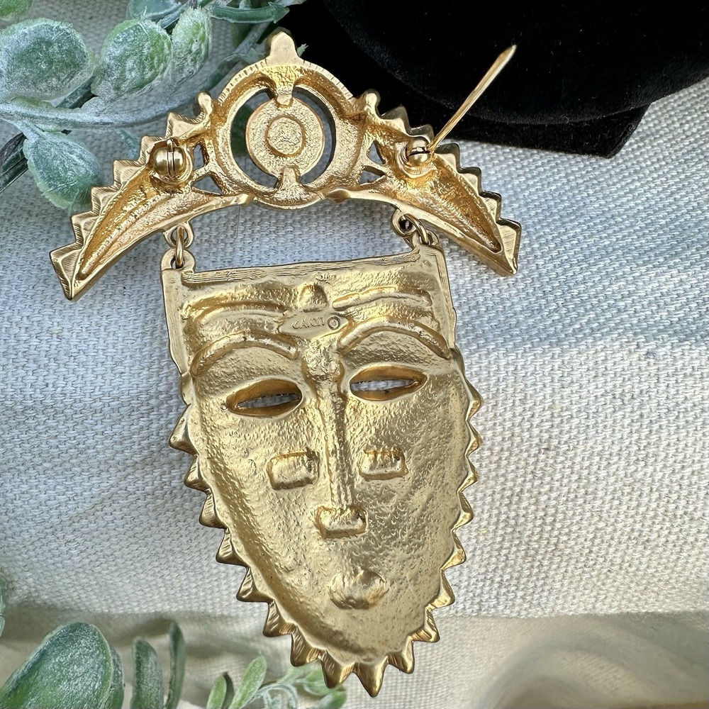 Vintage '83 Signed AVON Brooch Large African Face Mask Aztec Mayan Tribal 3x2.5" - Picture 3 of 6